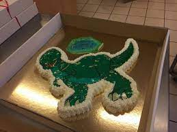 Con le forbici da cucina ritagliate un abbeveratoio dalla parte blu. Torta Dinosauro Torta A Forma Torta Bambini Picture Of Pasticceria Fonte Del Dolce S R L Milan Tripadvisor