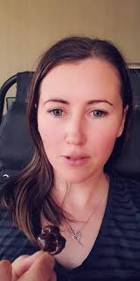 Just a short random chili eating video 🤣 and no my dog didnt actually eat  a chili, she just carried it round in her mouth ❤🌶, tis some random choc  pod.