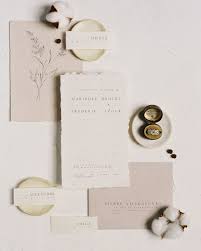 Focusing On Lots Of White Space These Invitations Prove That Less Is Often More Wedding Weddinginv Mariage Minimaliste Faire Part Mariage Papeterie Mariage