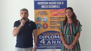 Ciò significa che la posizione dell'utente potrà determinarsi con esattezza nel raggio di alcuni metri. Mussomeli Nuovo Opportunita Con I Corsi Di Euroform La Videointervista Castello Incantato
