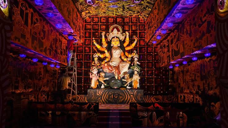 Durga Puja 2023: From replicas of ISRO's Vikram lander to Disneyland Paris,  these 7 pandals with exciting themes in Kolkata are a must-visit | GQ India