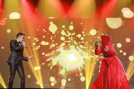 Download lagu mp3 & video: Edtv Video Alif Satar Dan Shila Hamzah Berdoa Dulu Sebelum Persembahan Ajl31