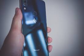 These are sensors that react to opening and closing the door, automatically including light and transmitting information about visitors to the smartphone. Vinsmart Is Designing A 5g Smartphone That Will Be Made In Vietnam Krasia