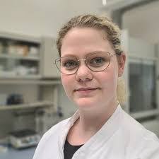 Laura Knop's Instagram, Twitter & Facebook