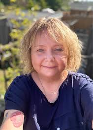 Looking for someone to collect 2 armchairs and one 2 seater sofa from  Yatton and bring to weston. Please leave a price in comments and I will  message.