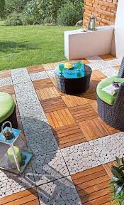 Ein Balkonfussboden Aus Holz Wertet Ihren Balkon Oder Die Terrasse Auf Per Klicksystem Lassen Sich Holzfliesen Holzfliesen Terrasse Hinterhof Terrassen Designs