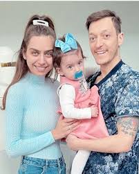 Maybe you would like to learn more about one of these? Mesut Ozil Kucuk Prensesim Dedigi Kizi Ile Tatil Pozu Paylasti Blog Gazetesi Son Dakika Haberleri Guncel Haberler