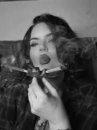 Morning vibes and weed discussion among stoners