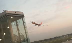 An vielen deutschen und internationalen flughäfen warten auf die passagiere komfortable lounges und auf verbindungen nach/aus abu dhabi können die passagiere den luxus eines chauffeurs kostenlos nutzen. Dusseldorf Go Around Und Low Pass Von Air Berlin A330 Zum Abschied Austrian Wings