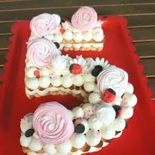 Les bougies d'anniversaire fille et garçon se présentent sous la forme de lettres colorées de 2,5 cm dans les tons roses ou bleus qui composent les mots birthday boy et birthday girl. Number Cake D Anniversaire Patisse Et Malice