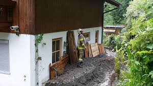Die feuerwehren hatten auch in anderen salzburger gemeinden wegen der schäden nach dem unwetter alle. Schwere Unwetter Gewitter Verursachten Schaden In Teilen Osterreichs Bvz At