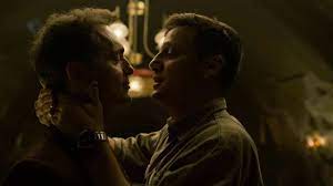 In season 4 of money heist palermo is giving an idea to gandia for untieing the hand cuffs. Berlin And Palermo Kiss Scene 1080p La Casa De Papel Youtube