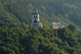 Die räumlichkeiten, in denen sich die 21 wohneinheiten befinden, wurden vormals vorwiegend als klosterschule genutzt. Ehem Kloster Allerheiligenberg