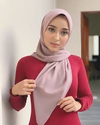 The Older You Get The More Quiet You Become Life Humbles You So Deeply As Your Age You Realize How Mu Beautiful Hijab Muslim Women Fashion Modest Fashion Hijab