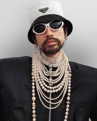 Andre Raw's Instagram, Twitter & Facebook