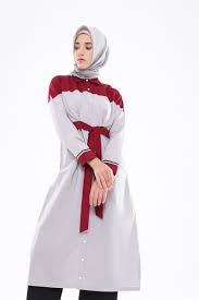 Selain itu, baju tunik lebaran ini terkesan unik dengan model tangan lonceng berpaduan bordir dan beads yang menawan. Jual Tunik Aline Mediland Tunic Hijup