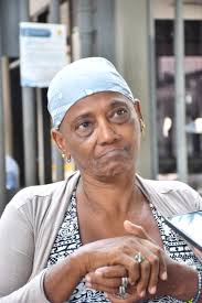 Lo único que quiero es saber qué le pasó a mi hijo”: madre de víctima por  consumo de licor adulterado en Barranquilla