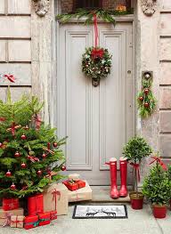 Belle Deco D Exterieur De Porte D Entree De Noel Front Door Christmas Decorations Christmas Door Decorations Outdoor Christmas Decorations