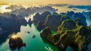 La baie d'halong, la baie de bai tu long et la baie de lan ha. Voyage Sur Mesure Vietnam Delta Du Mekong Baie D Halong