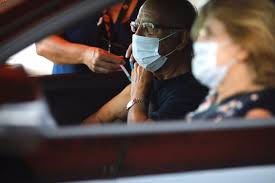 A vacina contra a gripe é produzida a partir das diferentes cepas do vírus da gripe, que são cultivados em ovos embrionados de galinha, sendo por isso que as vacinas contêm traços. Estados E Df Adotam Drive Thru Em Campanha De Vacinacao Contra Gripe Poder360