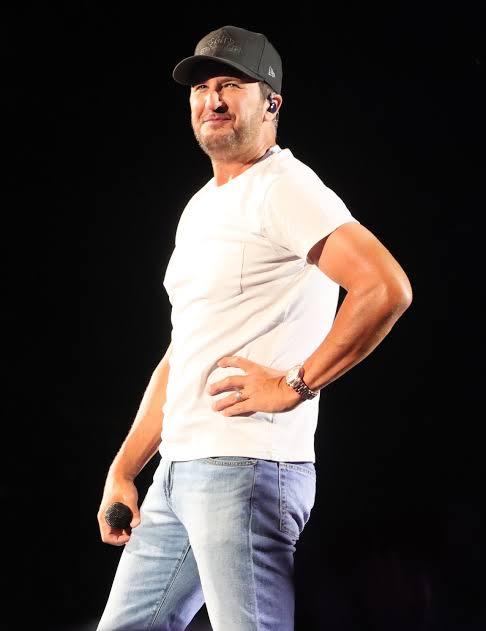 Luke Bryan's 'Mind of a Country Boy Tour' returns to sold-out Blossom with  popular sing-along set - cleveland.com