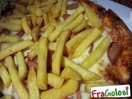Pomodoro, mozzarella, patatine fritte e wurstel. Ricetta Focaccia Con Patatine Fritte Wurstel E Mozzarella Ricette Di Fragolosi