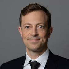 Traveling through life also sometimes entails choosing a new direction.  That's what I've done, and I therefore leave Bunker Holding A/S by the end  of this month. It's been quite a journey