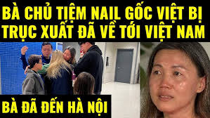 Góc quay chưa từng công khai sau những cuộc live trên kênh Son kieu vlogs