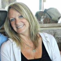 Lorrie Bell's Instagram, Twitter & Facebook