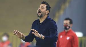 Yunanistan'ın ofi crete takımında forma giyen tecrübeli futbolcu. Erol Bulut Dalya Diyecek