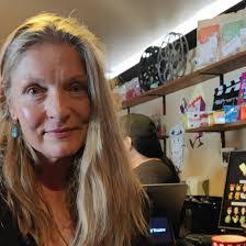 Sheryl Lee's Instagram, Twitter & Facebook