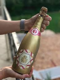 These astonishingly delicious bottles of champagne and sparkling wine come in at a price point you can prosecco may be italy's best known sparkling wine, but it's not its only one. Good Champagne Brands In South Africa