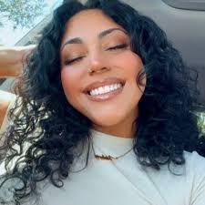 Mia Humphries (@miahumphriesx)