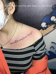 Cảnh thi thể đã được làm mờ, che đi toàn bộ, chuẩn. Hinh XÄƒm Chá»¯ á»Ÿ Ngá»±c Ná»¯ Hinh XÄƒm Æ¡t Gáº§n XÆ°Æ¡ng Quai Xanh Hinh XÄƒm Chá»¯ Y NghÄ©a Hinh XÄƒm XÄƒm