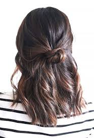 This is not a very short hair length and will be the best look for women who do not want to try on very short hair. 18 Easy Hairstyles For Short Hair Hair Styles Medium Hair Styles 5 Minute Hairstyles