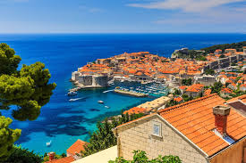 Dubrovnik is an old city on the adriatic sea coast in the extreme south of croatia. Dubrovnik Erlebt Die Perle Der Adria Urlaubsguru De