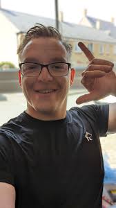 We're live right now playing VALORANT 🎯 Come hang out & join the chat! 👉  twitch.tv/TDrakoV