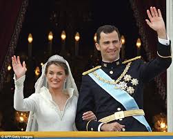 En 1982 gana el premio felipe trigo de narraciones cortas con tricotomía, y en 1987 el navarra de novela con los años imaginarios. Queen Letizia S Ex Husband Releases A New Book Daily Mail Online