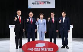 서울=뉴시스최서진 기자 = 나경원 전 의원이 9일 어제 토론회 도중 제가 잠시 울컥했던 모습에 다소 놀라셨나보다라며 정치의 비정함이 잠시 저를 힘들게 했다라고 설명했다. Phjdkznypl7xjm