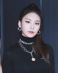 Protect your eyes from damaging uva and uvb radiation with blue light blocking sunglasses made from original nasa optic technology. Itzy Yeji í™©ì˜ˆì§€ On Instagram Mcountdown Yeji S Eyes Are So Cute I Love It Fofa