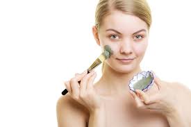 Hola me gustaria saber como poder hacerme una limpieza de cara en mi propia casa haber yo se que le resultado no va a ser el mismo que si vas a una esteticien que te lo ahga una especialista peroe s que yo ahora msimo no puedo dar 35 euros por una limpieza y me giustaria saber si eso en acas me. 7 Pasos A Seguir Para La Perfecta Limpieza De Cutis