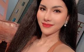 Loan Vuong's Instagram, Twitter & Facebook