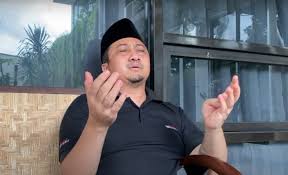 Pihak yayasan syekh ali jaber melalui akun instagram @yayasan.syekhalijaber juga mengabarkan ulama hafidh quran itu meninggal karena. E17us0cre Msfm