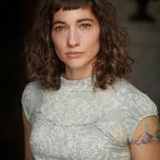 Lynn Farrell's Instagram, Twitter & Facebook