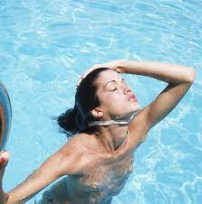 There are 4 swimming pools in dickinson county, kansas, serving a population of 19,162 people in an area of 847 square miles. Janice Dickinson Shirtless In Swimming Pool By Horst P Horst