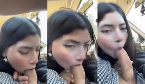 Flagra Amador Novinha Pagando Boquete No Carro Em Movimento - Cnn Amador