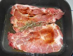 La coppa di maiale, detta anche capocollo, è la parte finale del collo del maiale, questo taglio normalmente si utilizza per realizzare salumi, ma vista la sua morbidezza grazie ai grassi che la. Bistecca Di Coppa Di Maiale Marinata Fornelli Pazzi