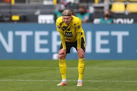 Sc freiburg vs borussia dortmund live score, h2h stats, results, fixtures, predictions and match summary of german bundesliga on 05/10/2019 Looking Around The League Everything Is Pain Fear The Wall