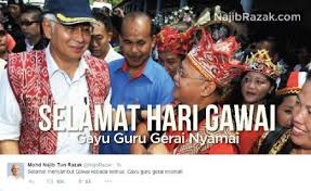 Memberikan ucapan selamat lewat kalimat yang dirangkai dengan kata kata selebrasi dan penuh rasa syukur dan bahagia adalah salah satu cara untuk merayakan ulang tahun orang lain dan tentunya ini akan mempererat hubungan kita sebagai manusia. Najib Ucap Selamat Menyambut Hari Gawai