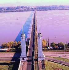 O município de uruguaiana conta com uma localização privilegiada, fazendo fronteira com o uruguai ao sul, e argentina, a oeste, países pertencentes ao mercosul. Ponte Internacional De Uruguaiana Rs Do Outro Lado Argentina Fotografia De Paisagem Pais Brasil Turismo